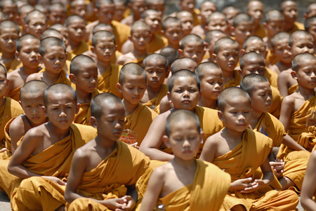 04 Monks thailand